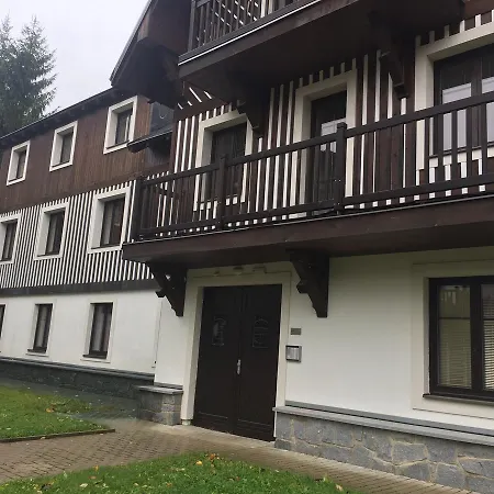 Apartment Apartman Hradecanka *